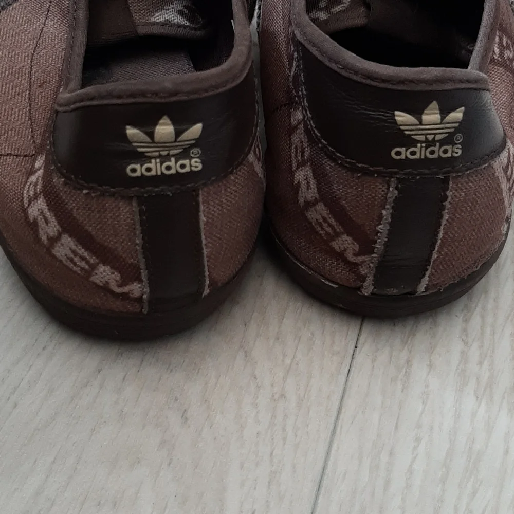 Jeremy scott Adidas runners size 9 men's - Picture 3 of 8